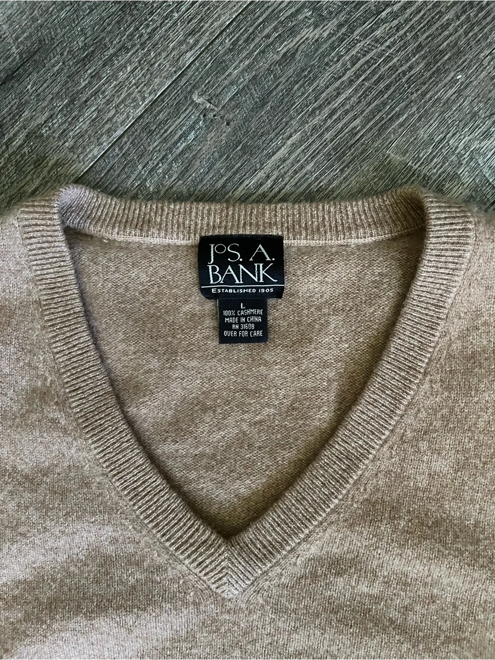 Jos. A. Bank Men's 100 % Cashmere V-Neck Sweater in Brown